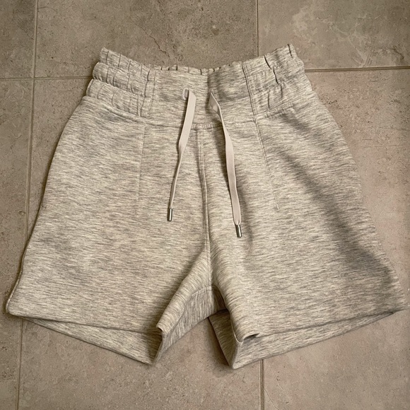 LULULEMON Soft Ambitions High-Rise Short 4"
